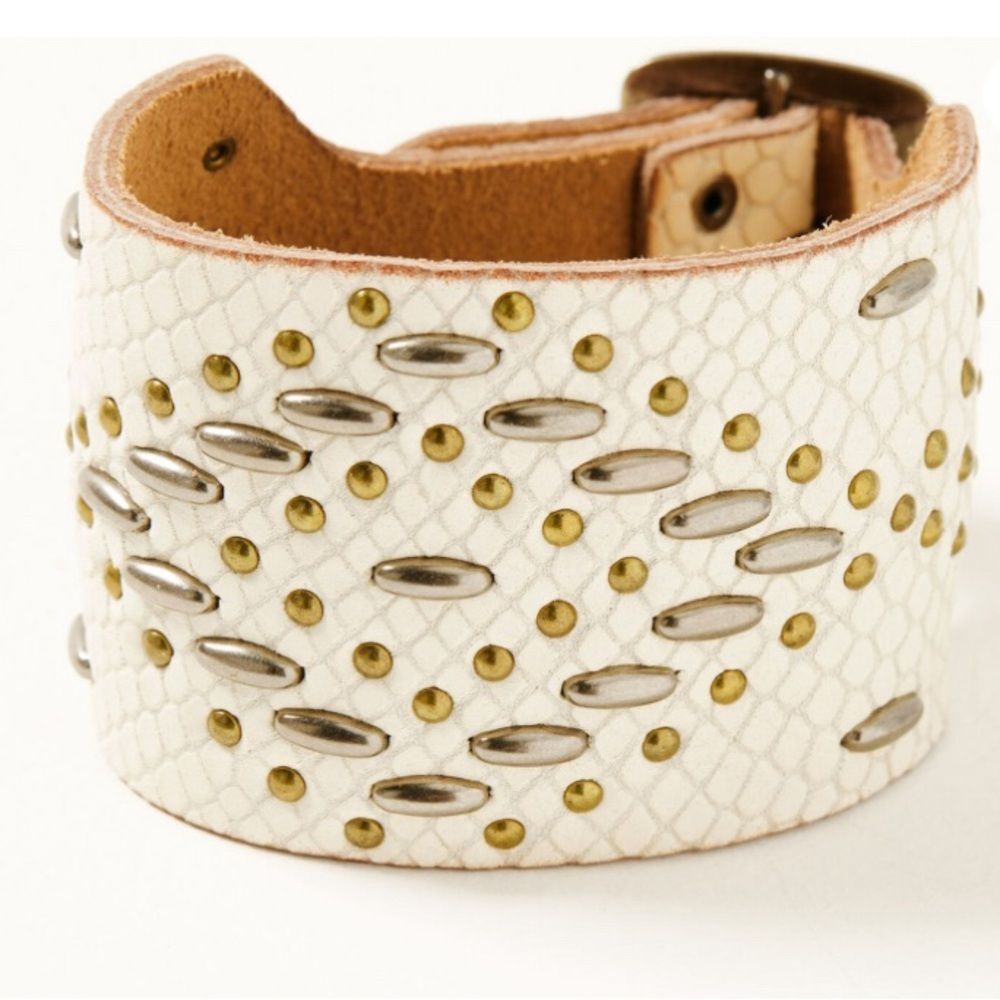 Idyllwind Cream and Gold Studded Bracelet